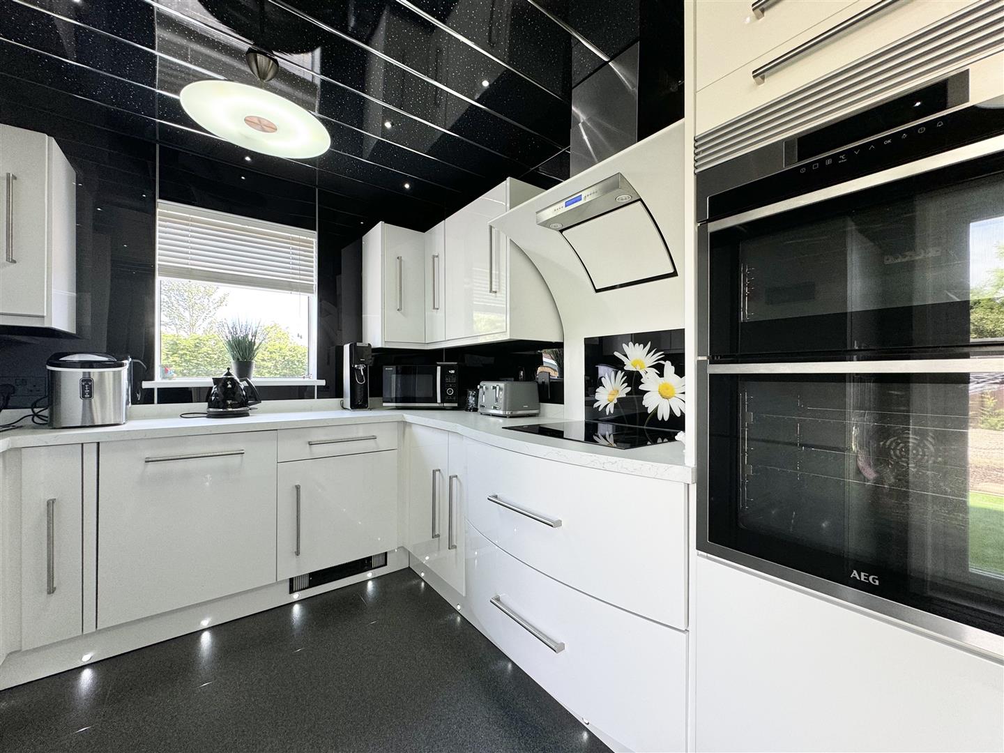 Ayr Drive, Airdrie Residence Estate Agents